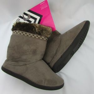 New Isotoner Comfort Boot Slippers 8.5-9 Womens